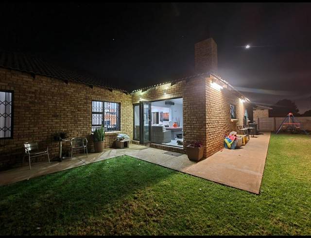 3 BEDROOM TOWNHOUSE FOR SALE IN KOOKRUS